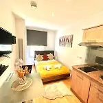 Serviced Studio Flat In Paddington London W2