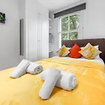 Serviced Studio Flat In Paddington London W2