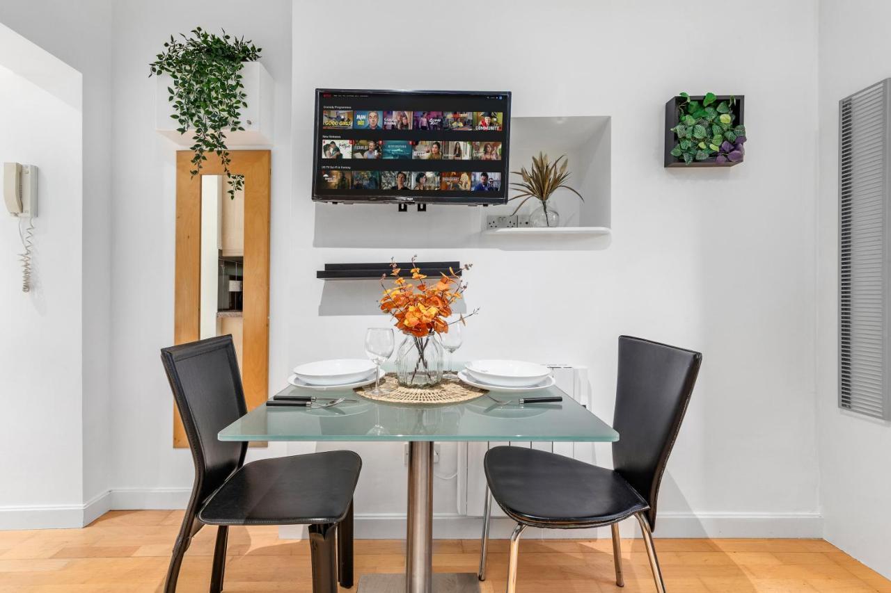 Serviced Flat In Paddington W2